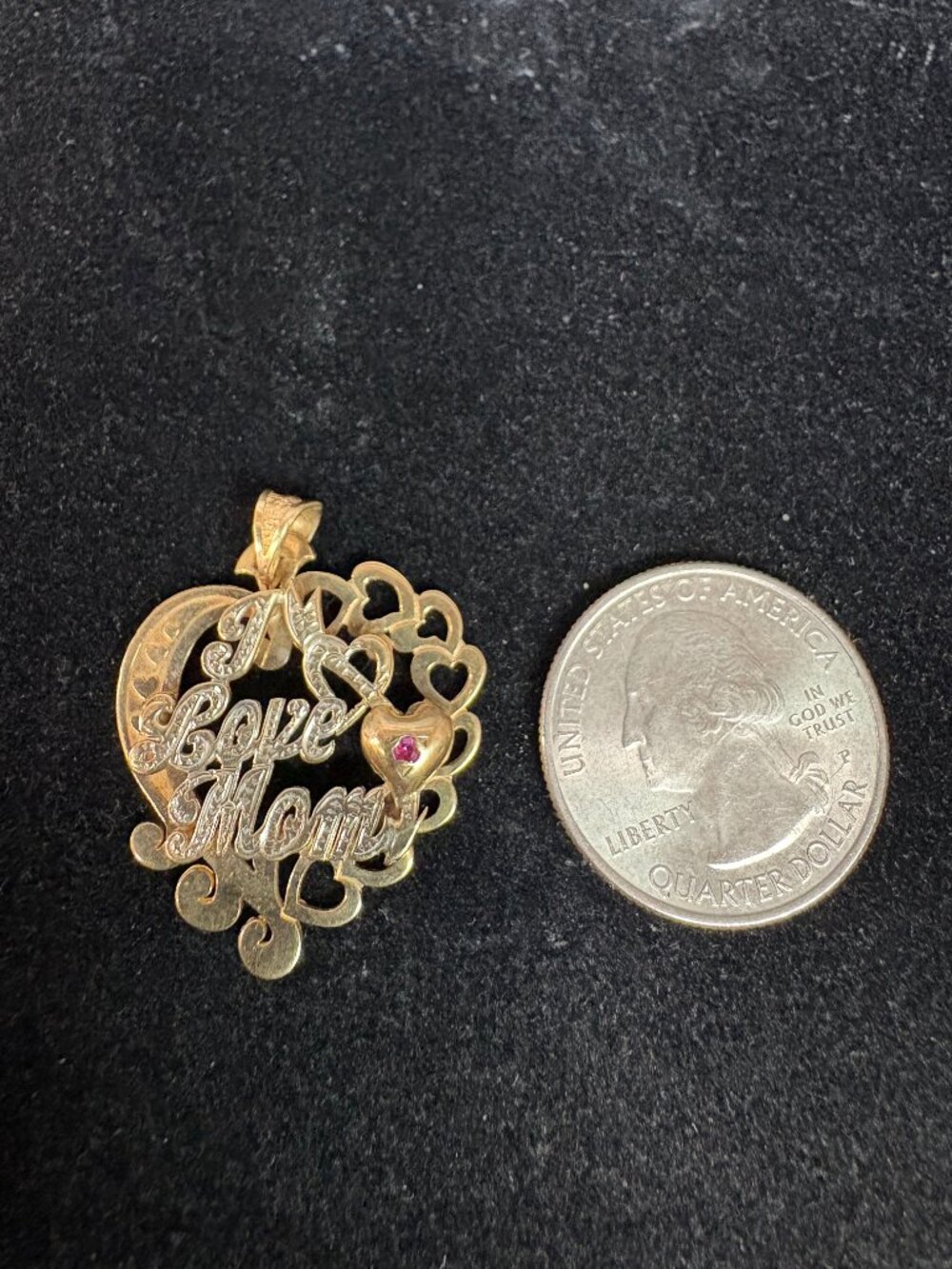 8K Gold "I Love Mom" Pendant - Picture 3 of 5